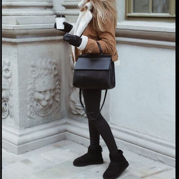 Black platform UGGS - Picture 2 of 5